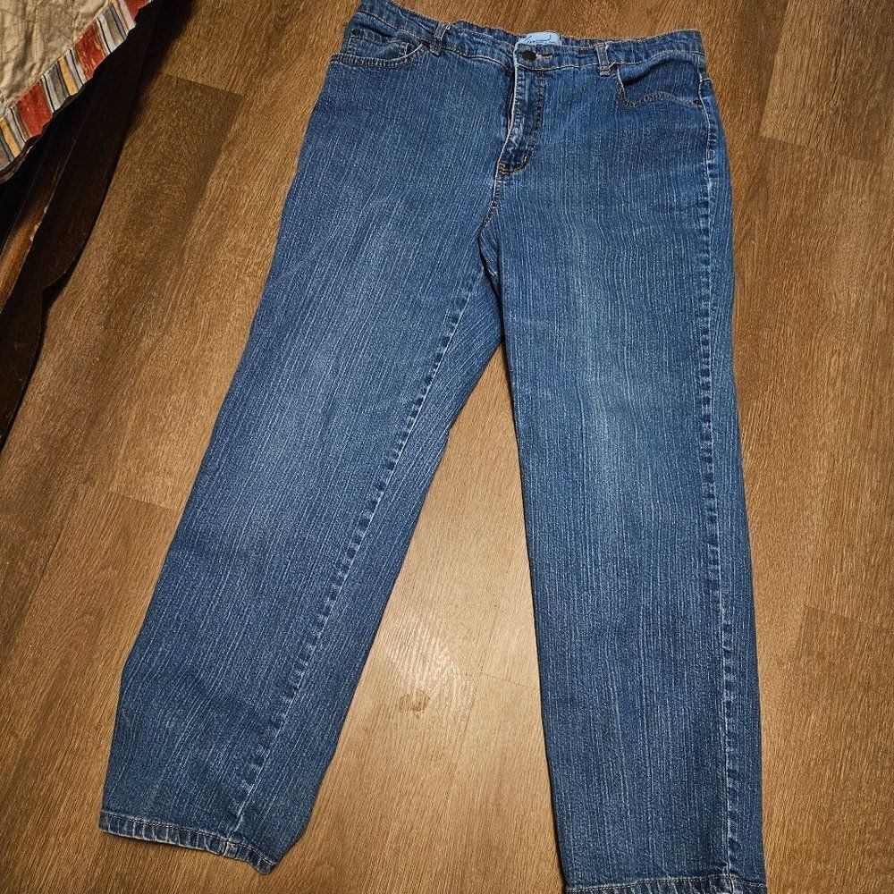 Kim Rogers  14 P EX cond waist 17 1/2 rise is 11 inseam is 28